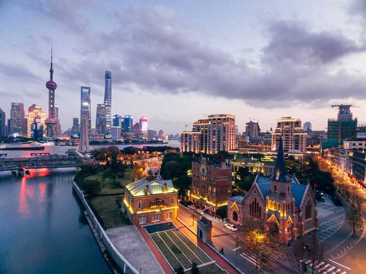 上海，文化交融与经济繁荣的国际化都市风采